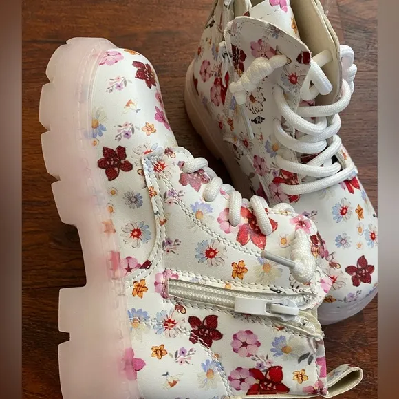 Little Girl’s White Floral Print Zip Side Hiking Boots 11.5