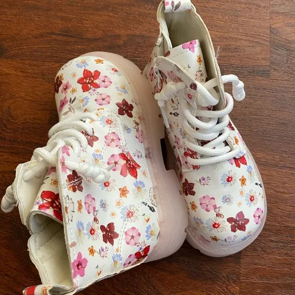 Little Girl’s White Floral Print Zip Side Hiking Boots 11.5