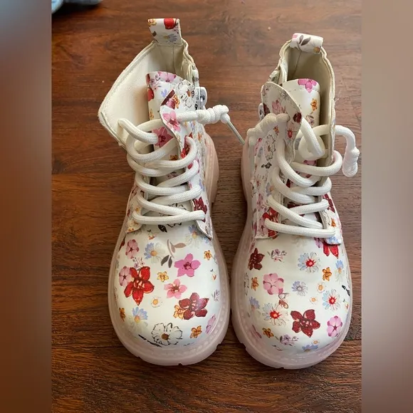 Little Girl’s White Floral Print Zip Side Hiking Boots 11.5