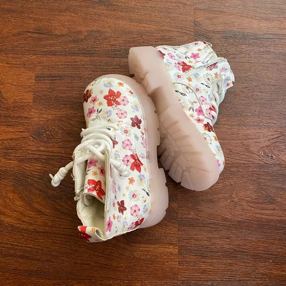 Little Girl’s White Floral Print Zip Side Hiking Boots 11.5