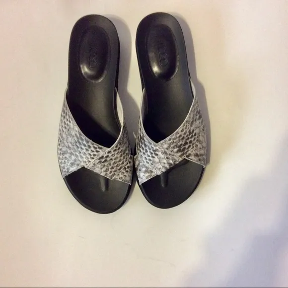 LOGO Jill Gray and Black Leather Snake Print Slide Sandals Size 7.5