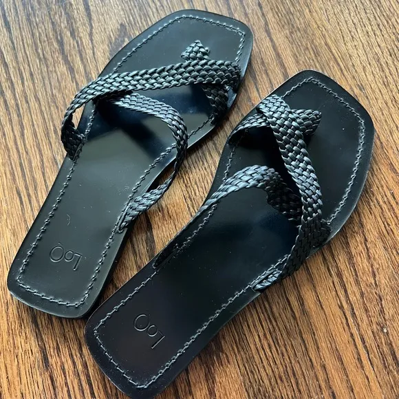Loq Thia sandals