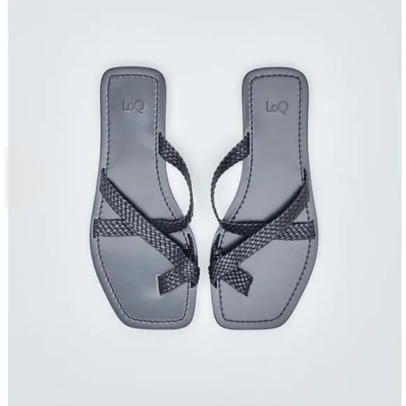 Loq Thia sandals