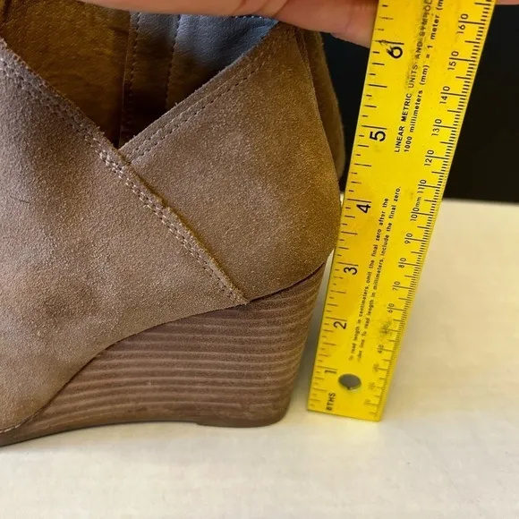Lucky Brand tan leather suede Yakeena wedge heel booties Sz-7.5. D