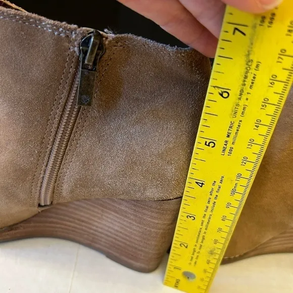 Lucky Brand tan leather suede Yakeena wedge heel booties Sz-7.5. D
