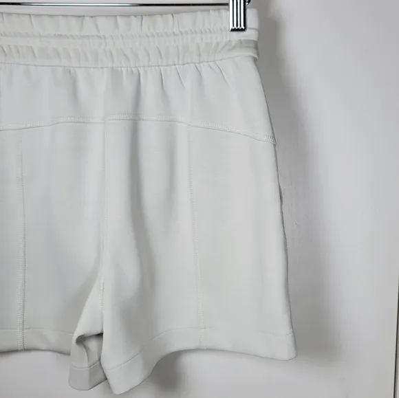 Lululemon Softstreme High-Rise Shorts Size 2 Bone