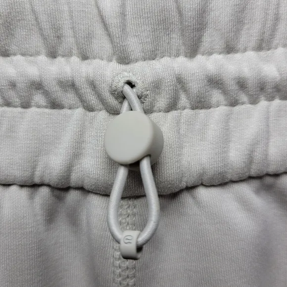 Lululemon Softstreme High-Rise Shorts Size 2 Bone