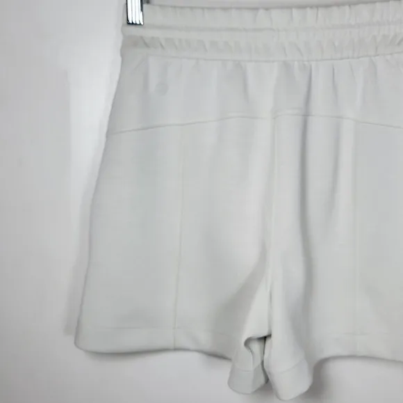 Lululemon Softstreme High-Rise Shorts Size 2 Bone