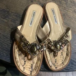 MANOLO BLAHNIK Gold  reptile pescatarian leather thong sandals sz38