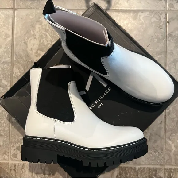 Marc Fisher Patrick Chelsea Lugsole Boots, White Size 8.5 New in Box Retail $199