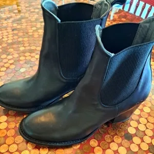 Mark nason clover Chelsea black pull on boots 10 Cuban heel