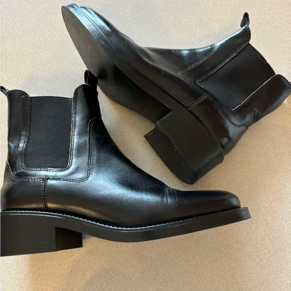 Massimo Dutti Black Leather Chelsea Boots