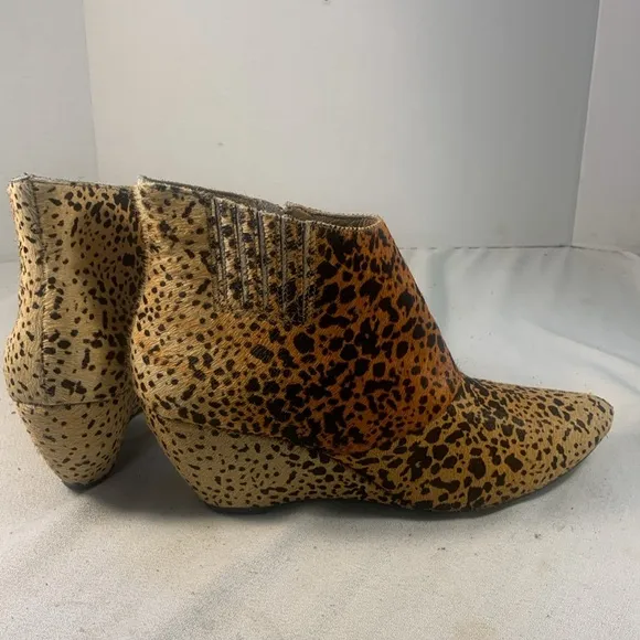 Matisse Women’s Teddy Ambre’ Leopard Print Fur Pointy Toe Zippered Ankle Boots