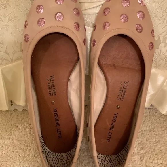 MATT BERNSON STRIPES &amp; SEQUELS POKE A DOT WOMENS SUEDE FLATS