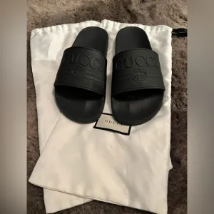Men’s Gucci Logo Slides