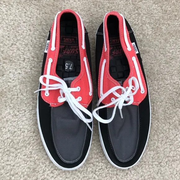 Men’s Vans Off The Wall Black, Gray &amp; Red Surf Siders Sneakers . NWT! Sz 7.5