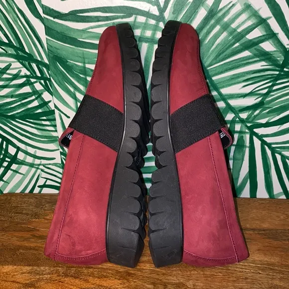 Mephisto Loriane Red Suede Loafer Flats Women’s Size 9