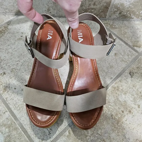 MIA 9 1/2 Gold Brown Classic Preppy Y2K Strappy Chunky Platform Peep Toe Sandals