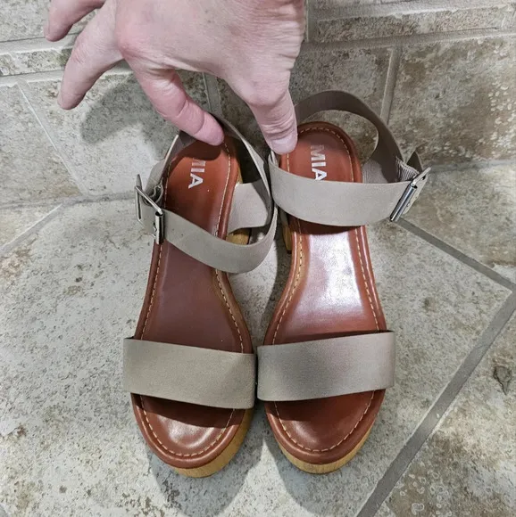 MIA 9 1/2 Gold Brown Classic Preppy Y2K Strappy Chunky Platform Peep Toe Sandals