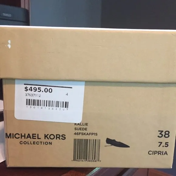 Michael Kors Kallie Size 7.5 Nude Suede Lace Up Flats