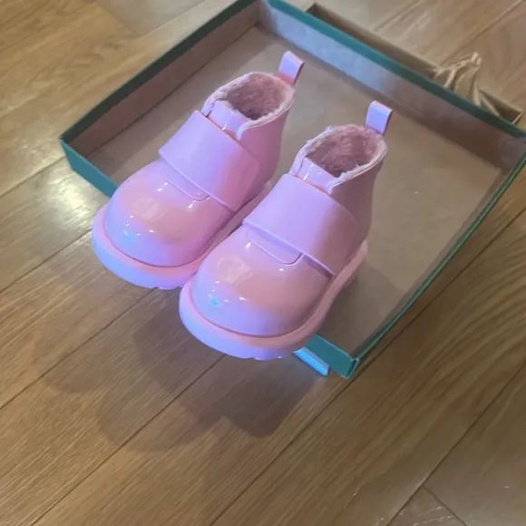 Mini Melissa. Mini Melissa Girls Pink Chelsea Boots Kids