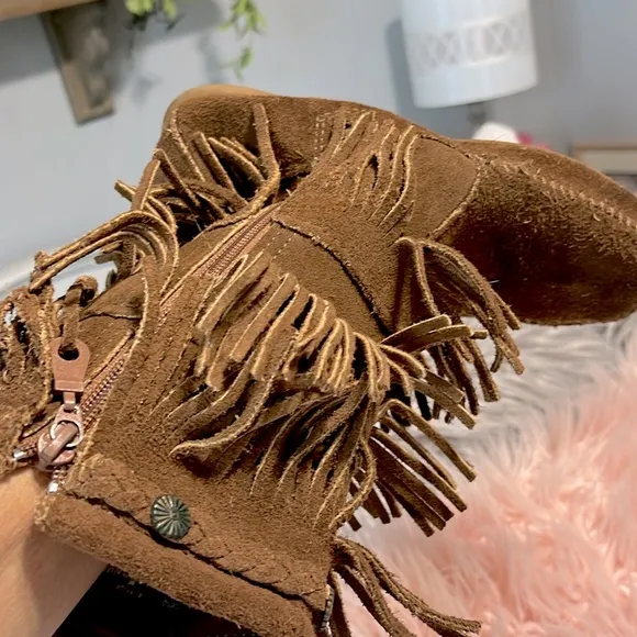 Minnetonka Boots Girls 4 Brown Leather Fringe