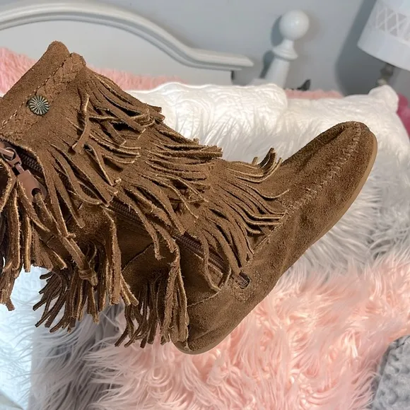 Minnetonka Boots Girls 4 Brown Leather Fringe