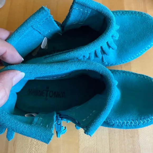 MINNETONKA 'Double Fringe' Side Zip Western Boots Turquoise Girls Size 1 *EUC*