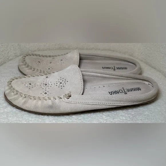 Minnetonka women’s suede embellished flats slides moccasins cream grey bohemian