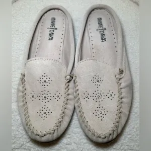 Minnetonka women’s suede embellished flats slides moccasins cream grey bohemian