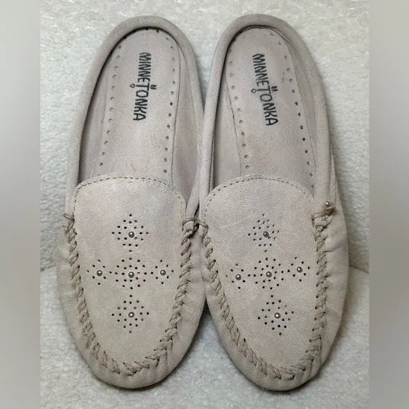 Minnetonka women’s suede embellished flats slides moccasins cream grey bohemian