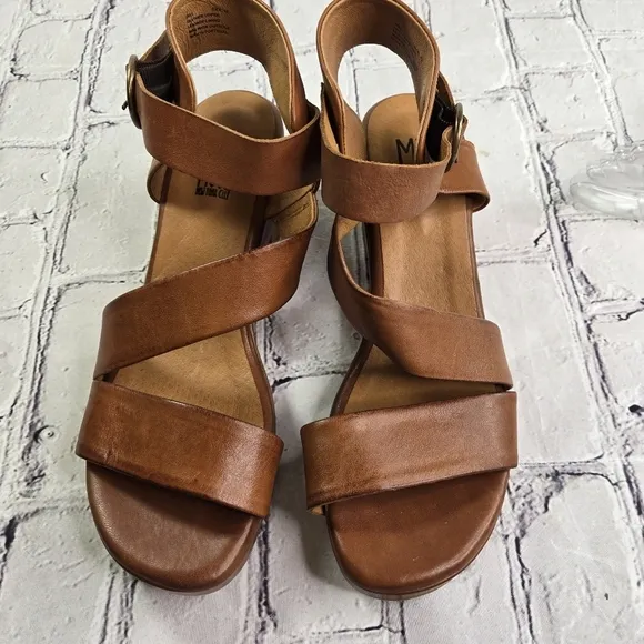 Miz Mooz Gill tan brown leather ankle strap chunky heel sandals
