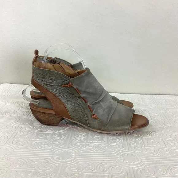 Miz Mooz Gray Brown Leather Open Toe Sandals Boho