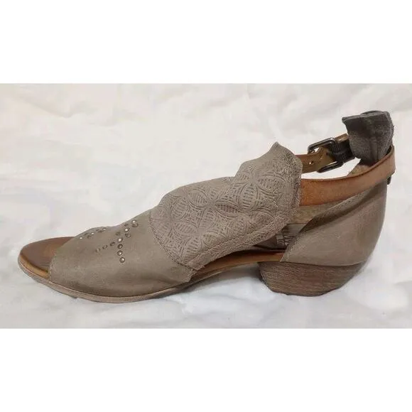 Miz Mooz Leather Heeled Sandals Sz 37 Sz 6.5 New Beige Open Toe Studded