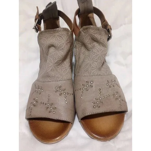 Miz Mooz Leather Heeled Sandals Sz 37 Sz 6.5 New Beige Open Toe Studded