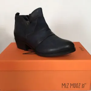 Miz Mooz Burlington Leather Ankle Boots Size: 41W