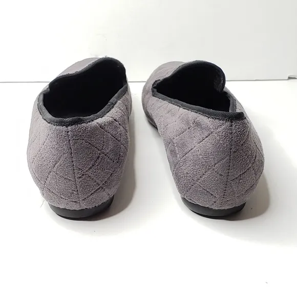 Munro Jerrie Gray Quilted Suede Loafer Flats 7.5 Wide