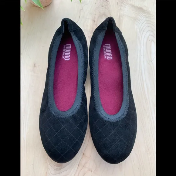 Munro woman’s NWT flats