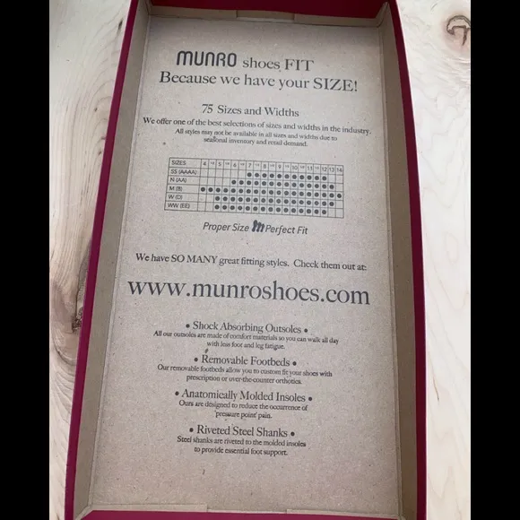 Munro woman’s NWT flats