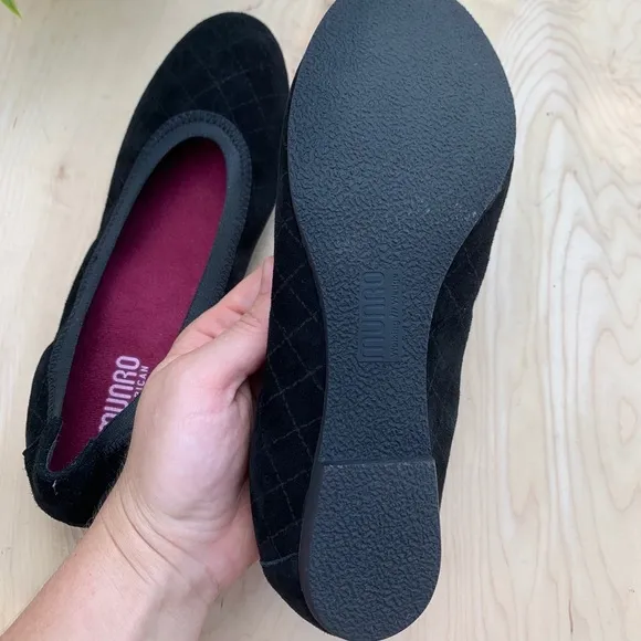 Munro woman’s NWT flats