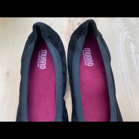 Munro woman’s NWT flats