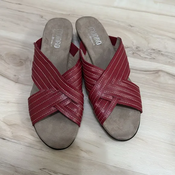 Munro Women's Kelsey sandals