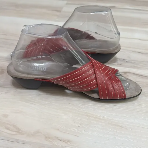 Munro Women's Kelsey sandals