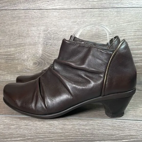 Naot Advance Brown Leather Women’s Size 7/EU 38 Slouch Heel Side Zip Ankle Boots
