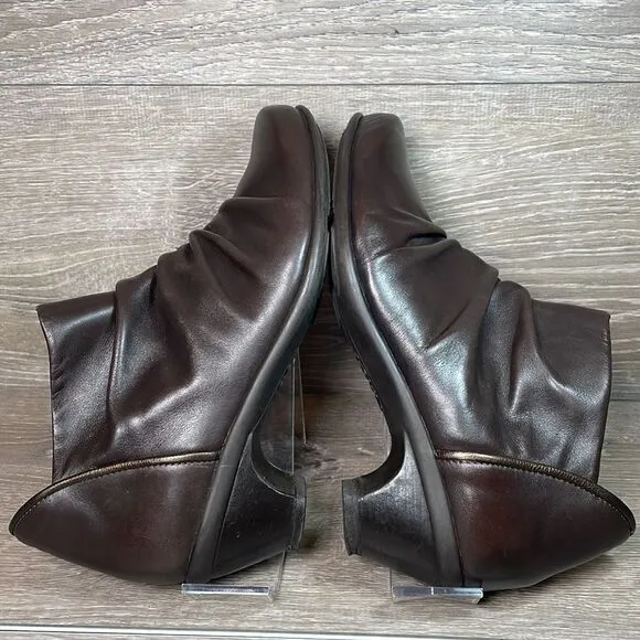 Naot Advance Brown Leather Women’s Size 7/EU 38 Slouch Heel Side Zip Ankle Boots