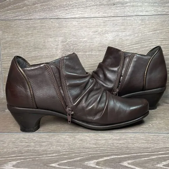 Naot Advance Brown Leather Women’s Size 7/EU 38 Slouch Heel Side Zip Ankle Boots