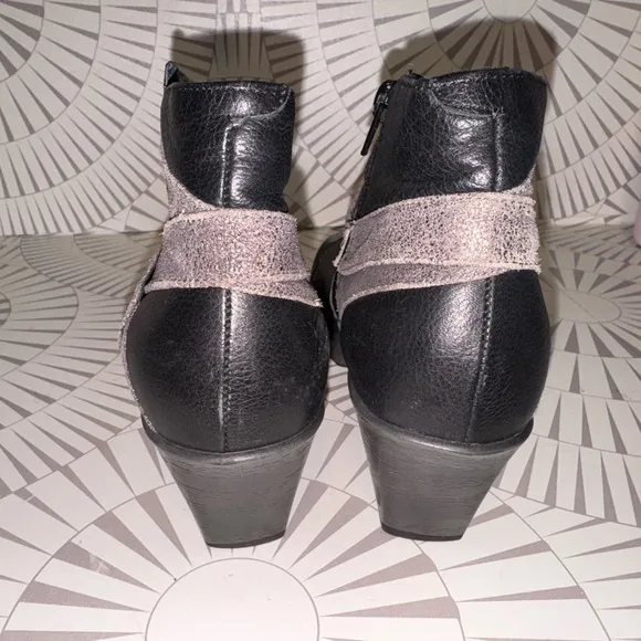 Naot Modern Leather Ankle Boots Caviar and Onyx EU 40