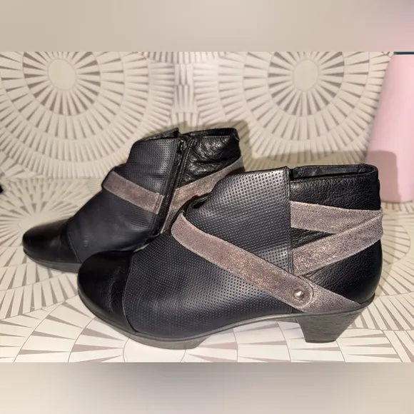 Naot Modern Leather Ankle Boots Caviar and Onyx EU 40