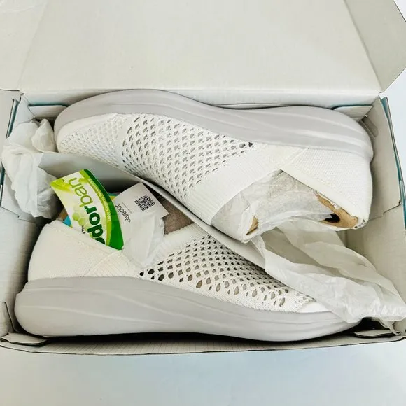 NATURALIZER BZEES CHARLIE WHITE KNITTED SLIP-ON SNEAKERS 7W
