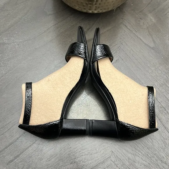 NATURALIZER Vera Ankle Strap Sandals (Wide)